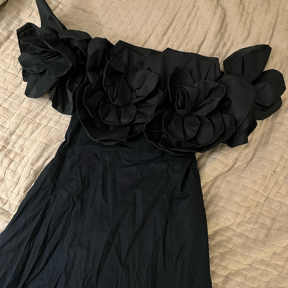 Sierra Darien Elegant Black Off-Shoulder Dress